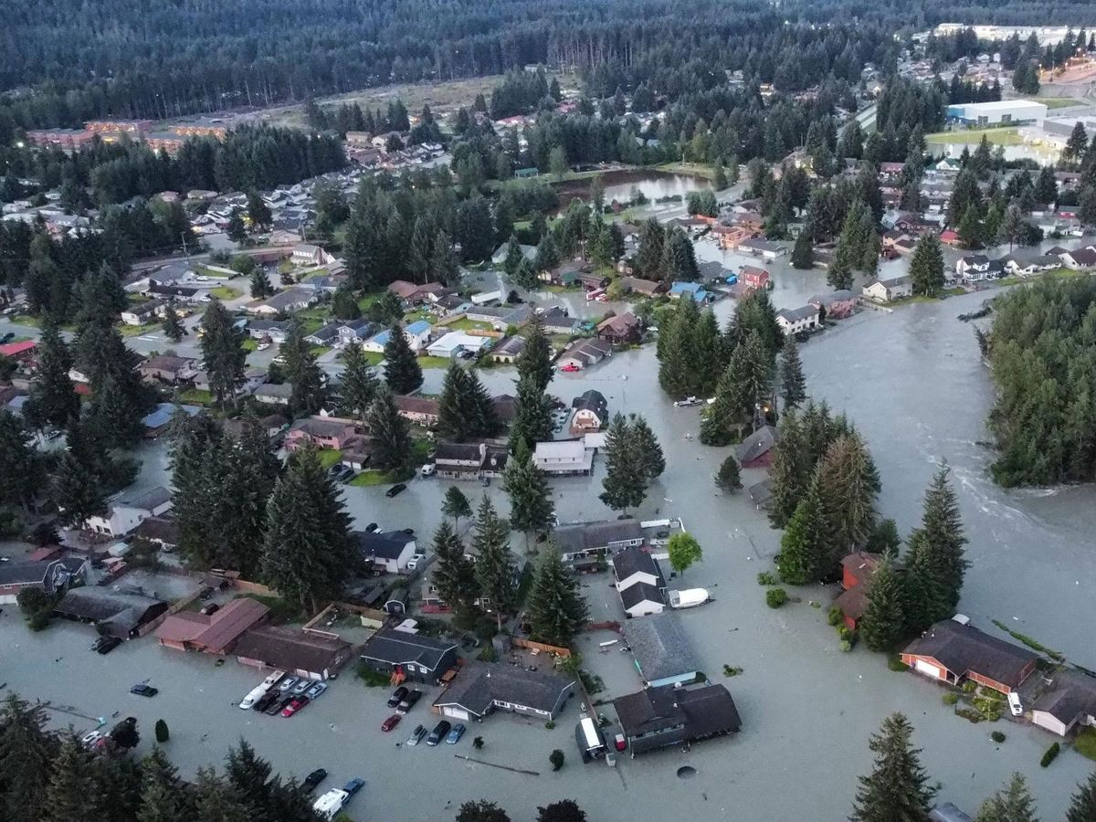 When a Glacial Dam Burst, an Alaskan Town Was Hit With a Sudden Flood post thumbnail image