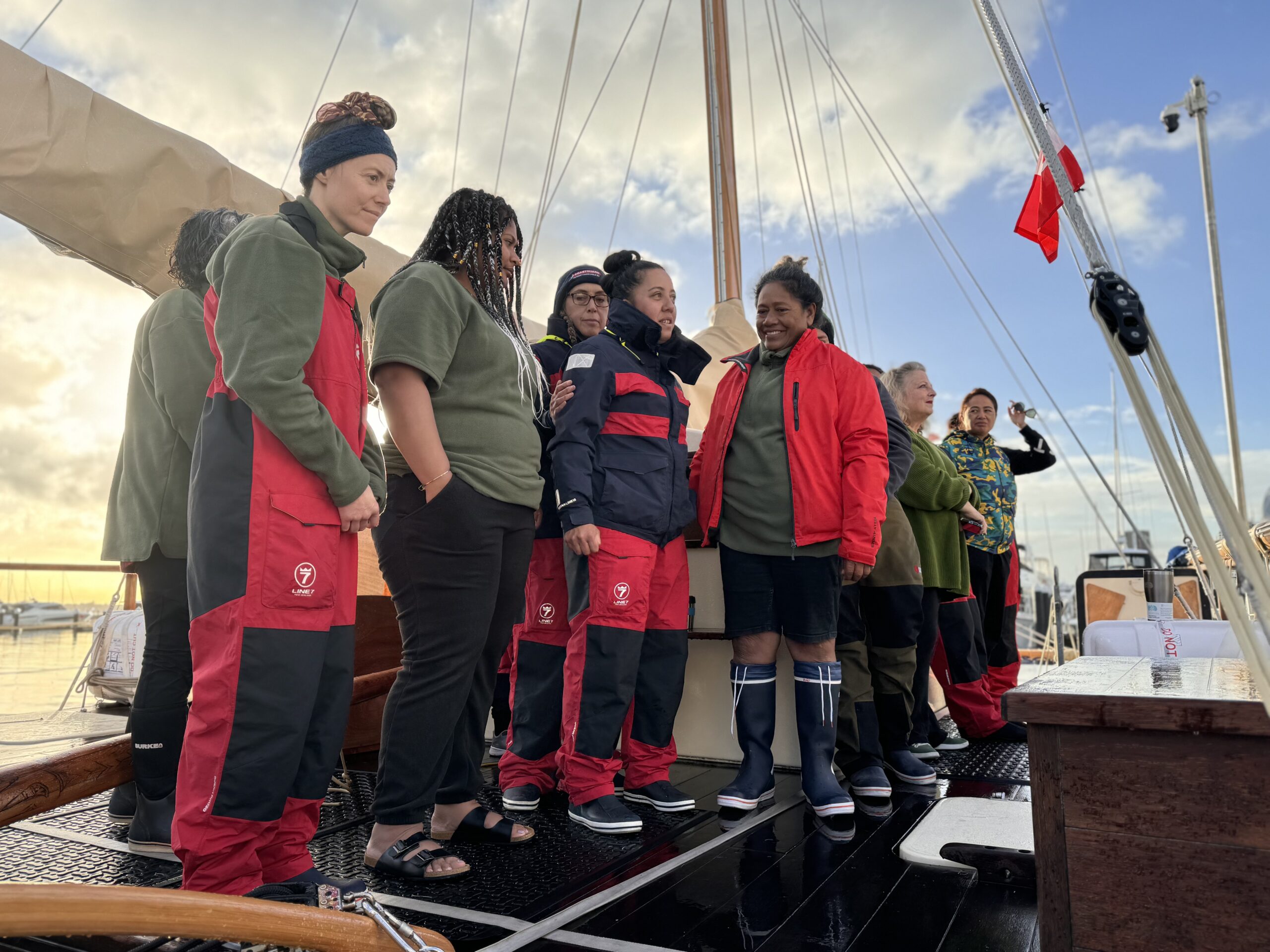 An All-Female Crew Sailed 1,000 Miles in a Traditional Voyaging Canoe to Help Save Humpback Whales post thumbnail image