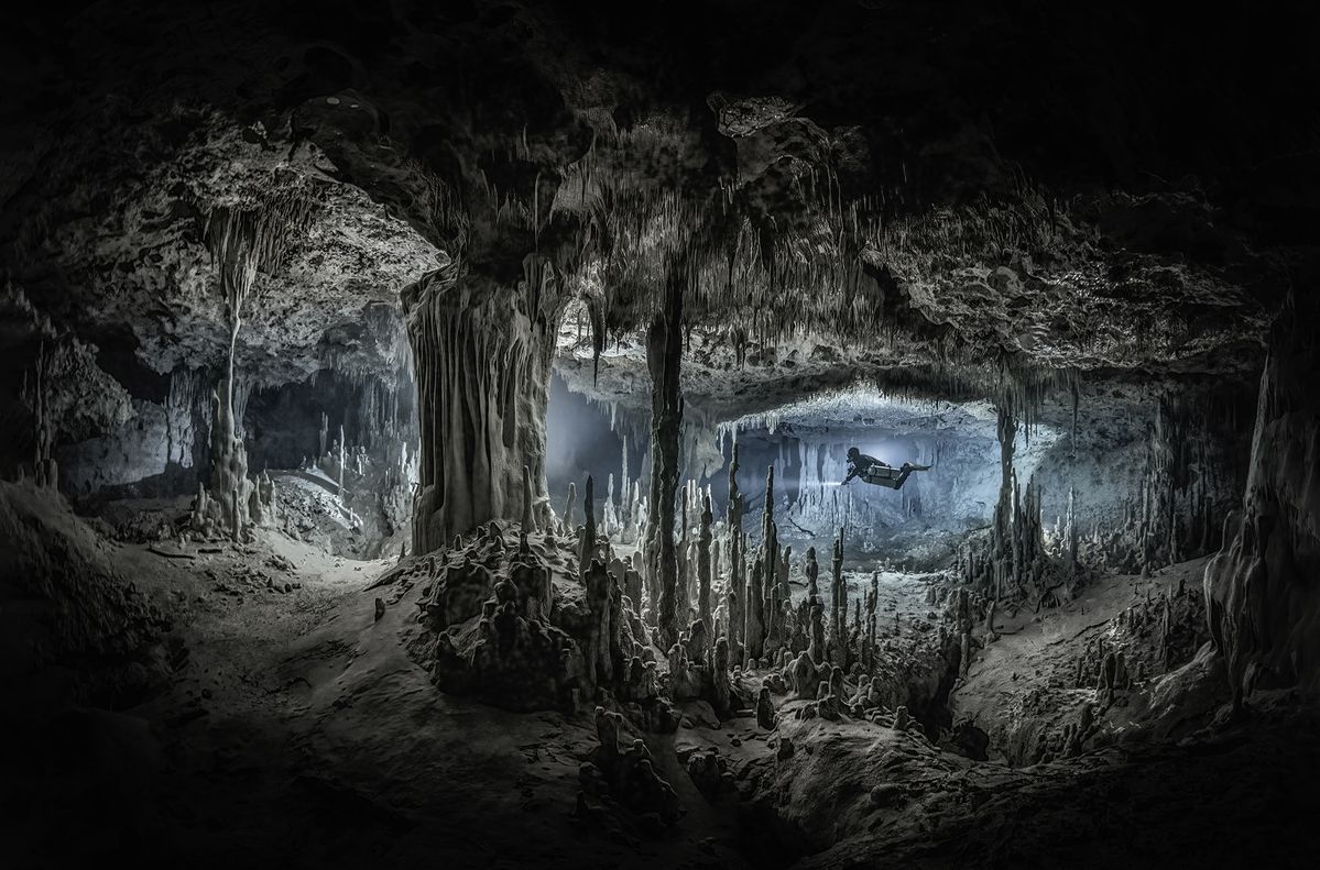 Divers in Mexico’s Underwater Caves Get a Glimpse of Rarely Seen Artifacts, Fossils and Human Remains post thumbnail image