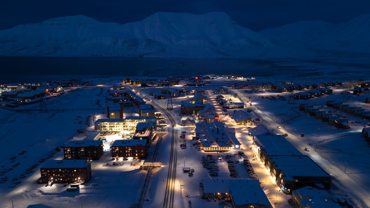 What It’s Like to Experience Polar Night in the World’s Northernmost Town post thumbnail image