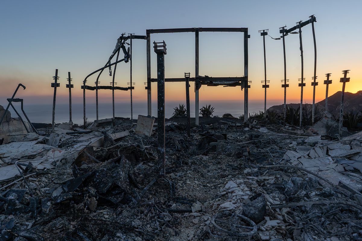 A Los Angeles Photographer Captures the Devastating Fires Threatening His Beloved Community post thumbnail image